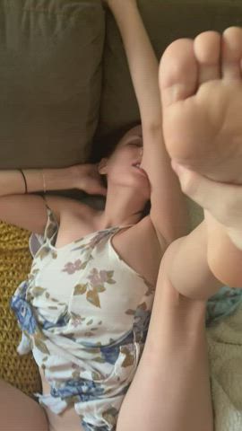 I love the noises she makes when I’m inside of her - free porn video