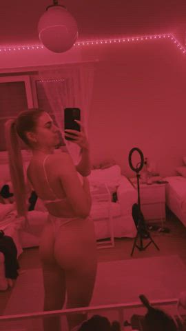 That 'I want you to fuck me in the ass babe' look 😈 - free porn video