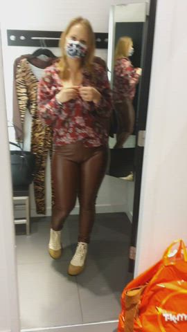 What can I say, I just love that kind of action in store fitting rooms. [GIF] - free porn video