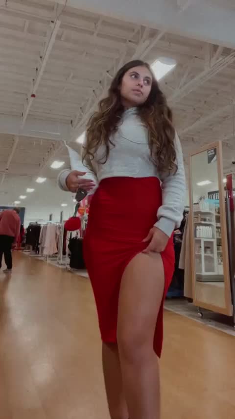 Lucky shoppers get my flower for Valentine’s - free porn video