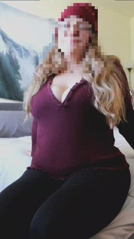 Come peel these sock off with your teeth 😏 - free porn video