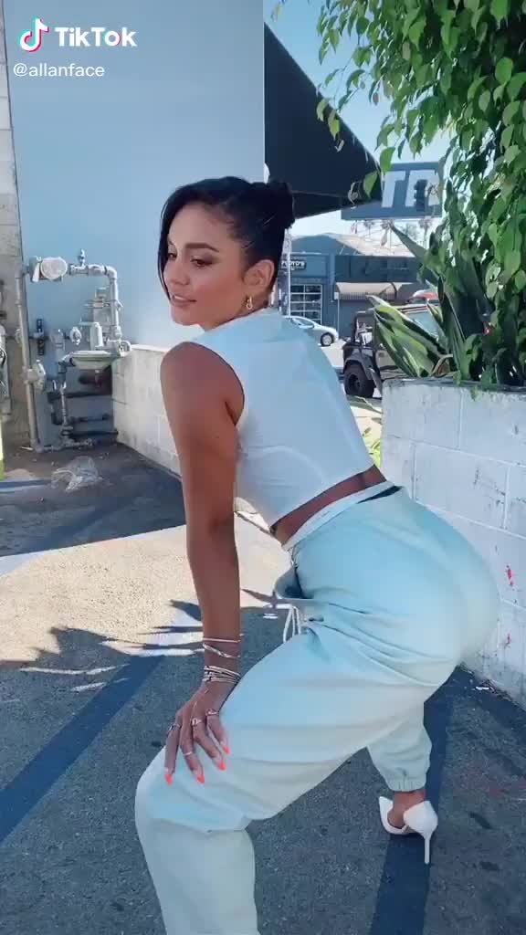 I absolutely love Vanessa Hudgen's big ass - free porn video