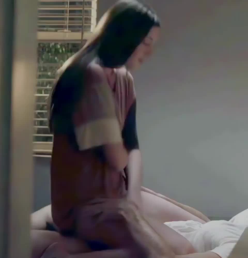Sarah Hagan in Sun Choke - free porn video