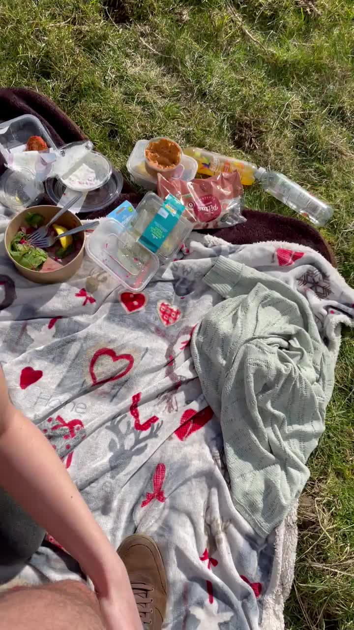 This warm weather has made me want to get outside and suck some cock! - free porn video