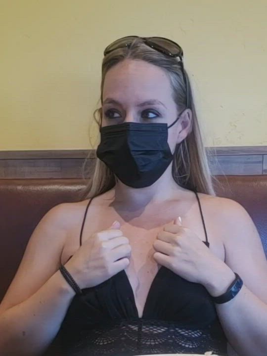 Restaurant Flash [GIF] - free porn video