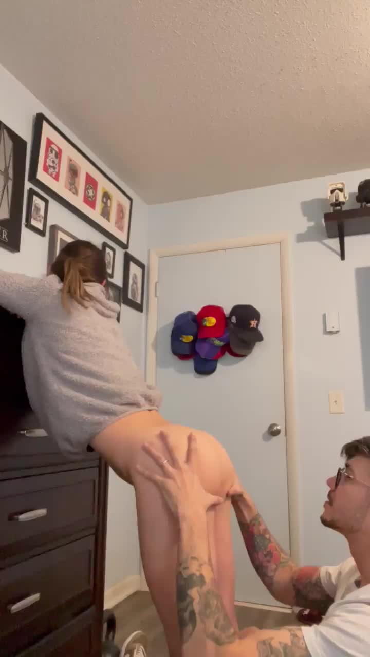 Eating ass and pussy from behind just hits different! 😮‍💨 - free porn video