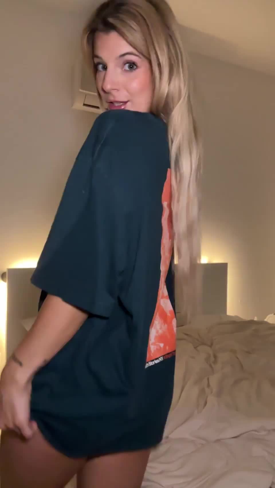 My soft ass need some strong hands to squeeze it... - free porn video