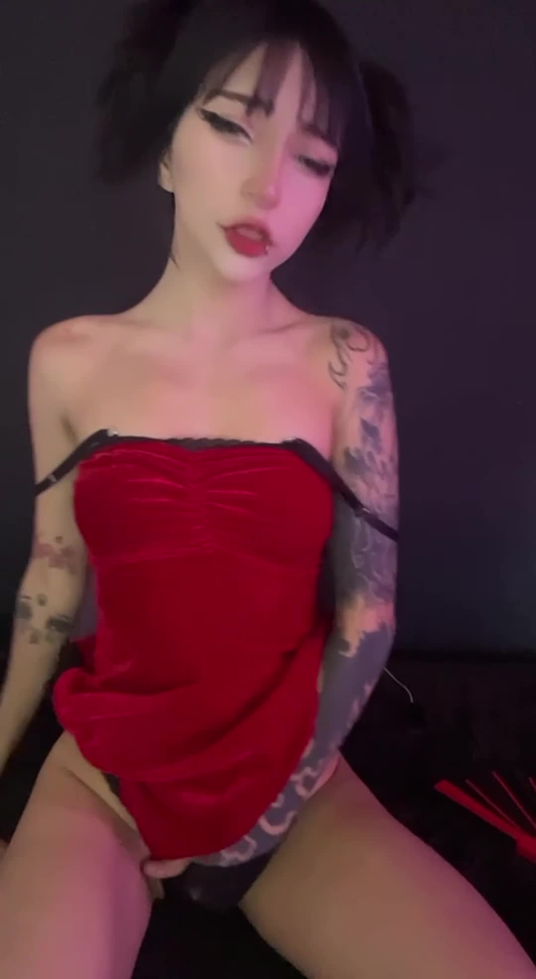Do you like it when I play with myself like this? 🙈 - free porn video
