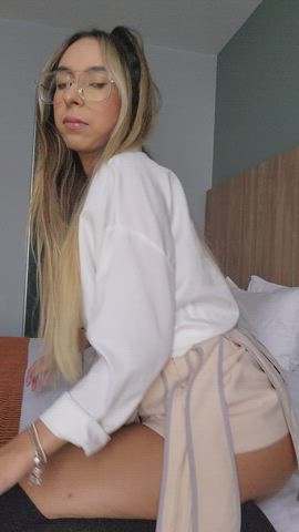 Would you let this teen bounce on ur cock? - free porn video