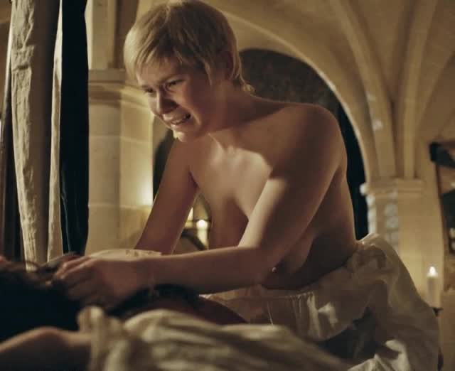 Hannah Arterton in Versailles [S2E7-2017] - free porn video