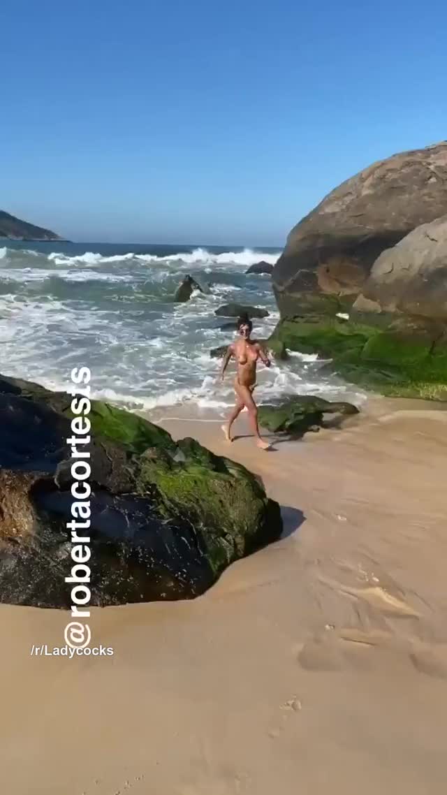 having fun on the beach- & dont need a closeup - free porn video