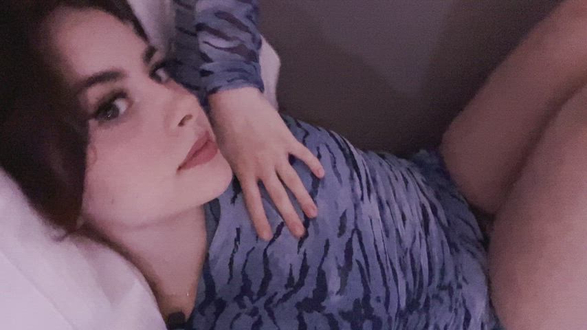 i'm searching for an older man that can handle my 18yo slightly legal legs - free porn video
