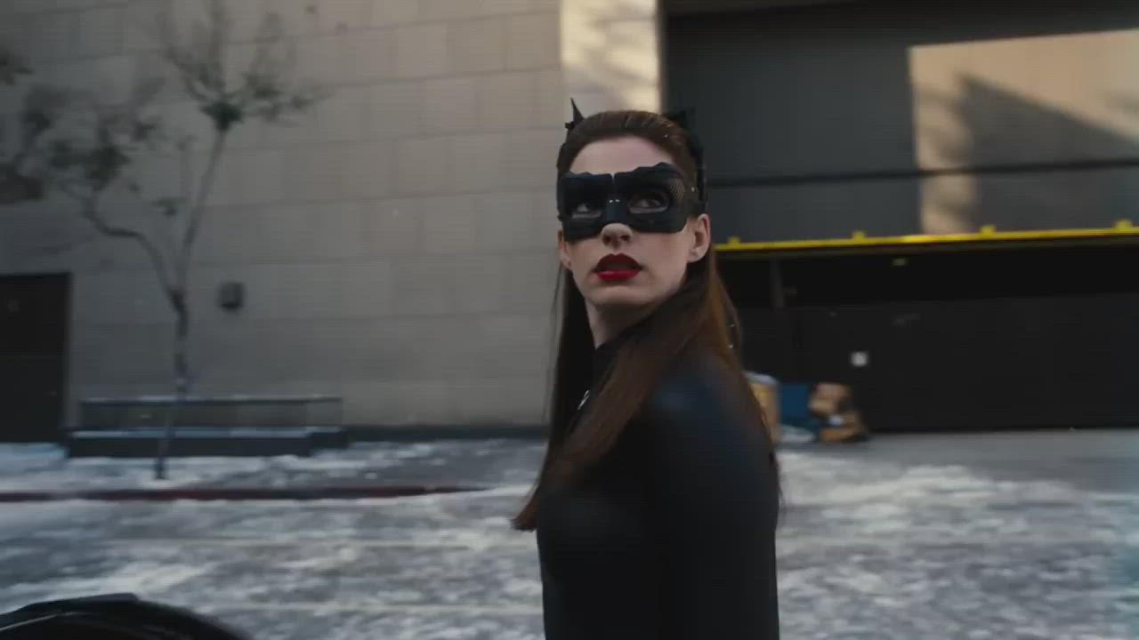 ANNE HATHAWAY BENDING OVER !! - free porn video