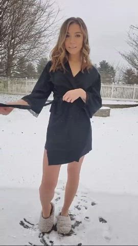 Blondie Gets Naked in the Snow - free porn video