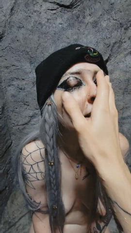 She's taking my makeup off for me how sweet - free porn video