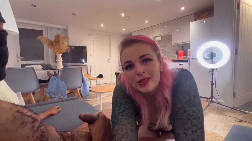Hotwife tell hubbys to film her with the new bull she found online - free porn video