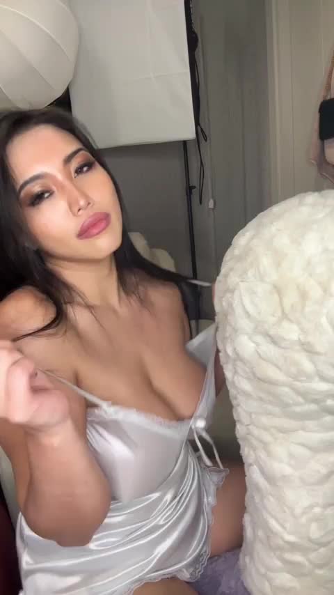 dont mind me im just riding my alpaca - free porn video