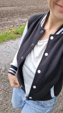 Showing off my boobs at the afternoon walk - free porn video