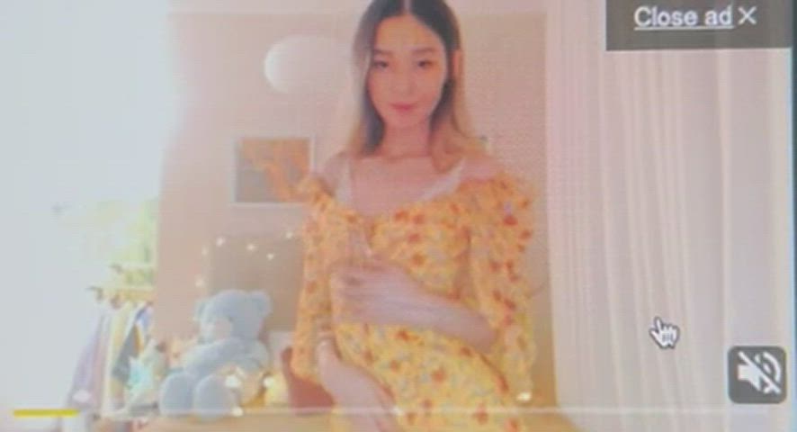 Anyone knows this girl name? I only saw her once on an ads like this and it takes me forever to see her again. - free porn video