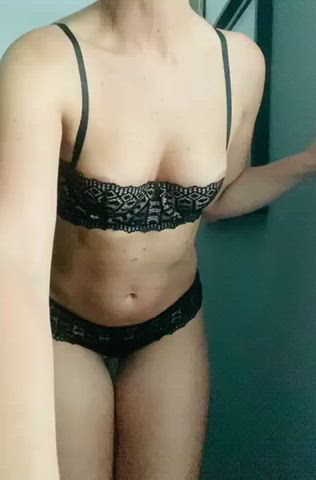 My milf booty is craving some attention. [f]40 - free porn video