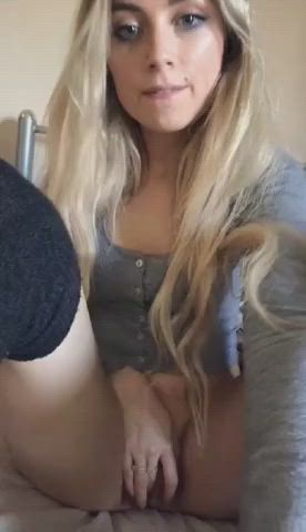 Gorgeous blonde - free porn video