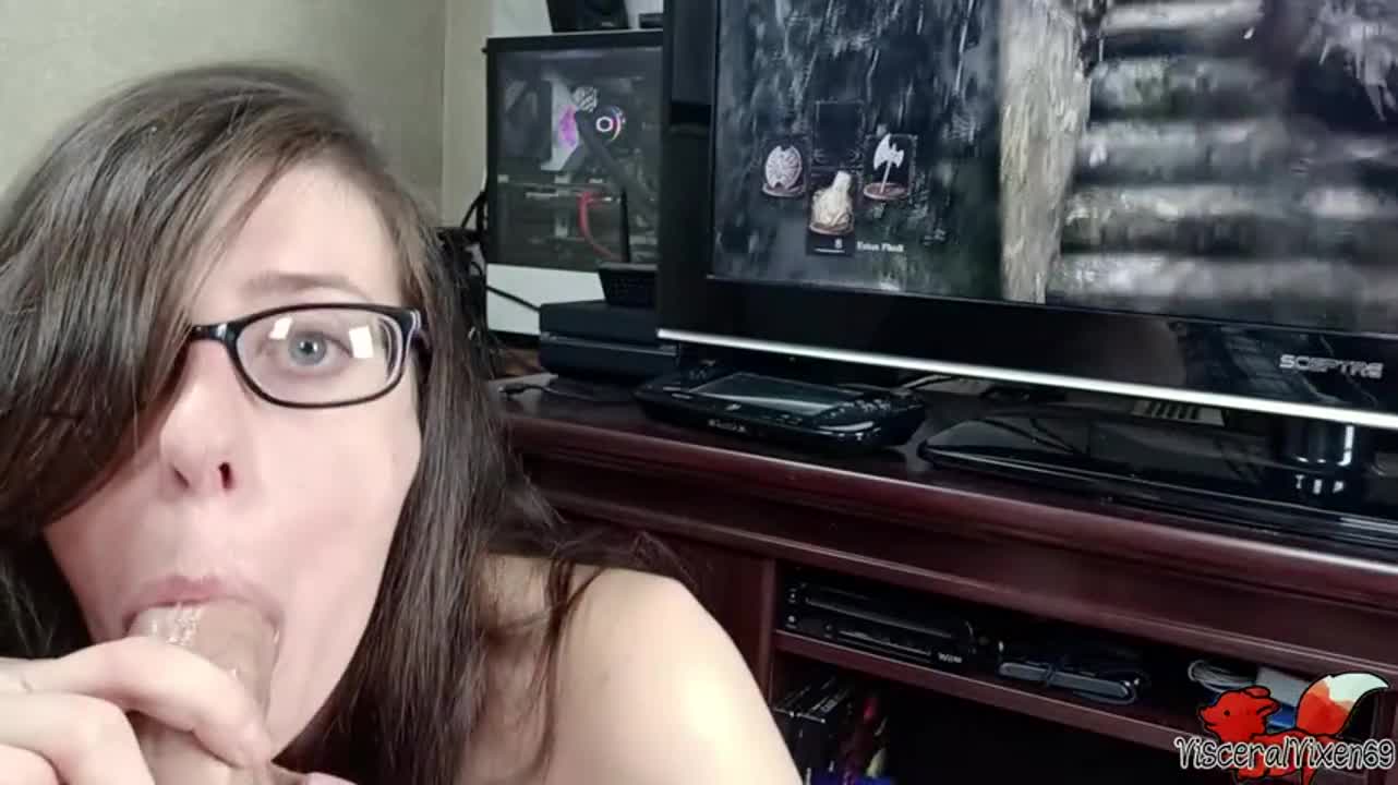 Porn sets unrealistic beauty standards. Most guys have a plain/ugly/fat girl who he secretly would fuck in a heartbeat but is afraid of his buddies judging him for it. - free porn video