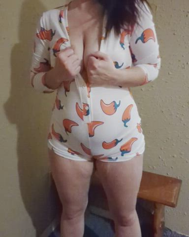 My hotwife heavy hangers have some bounce still - free porn video