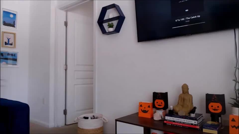 Cougar on the prowel - free porn video