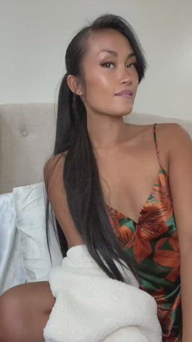 lift my skirt up and take me against the wall? - free porn video