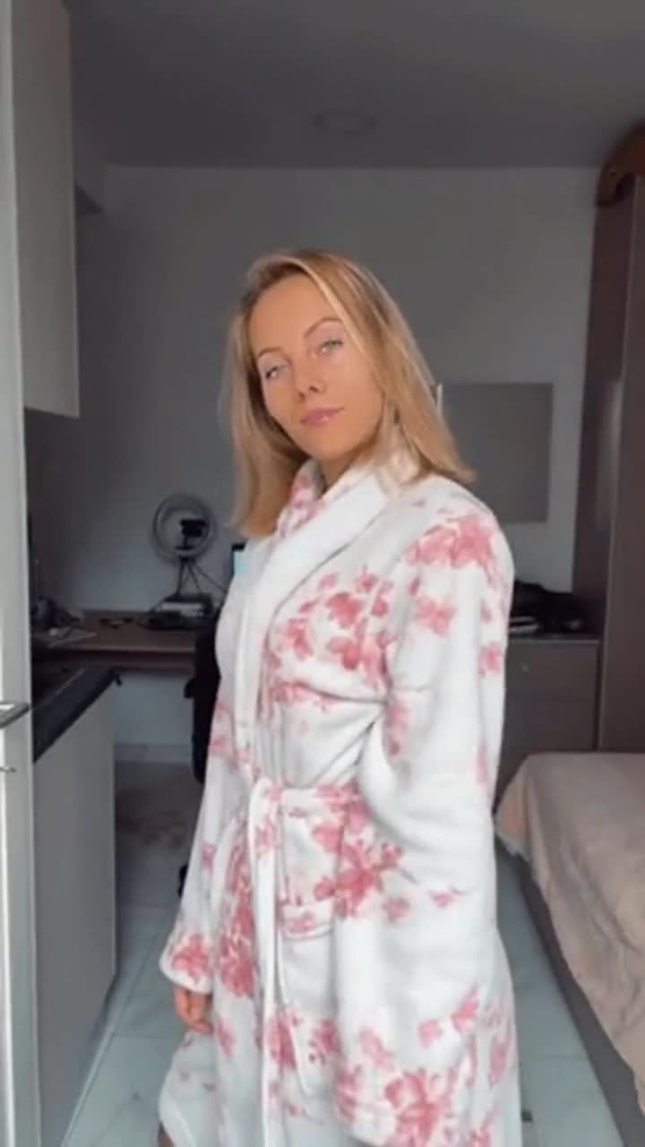 Oh... you noticed me between all those wild nudes? Hello then 😍 - free porn video