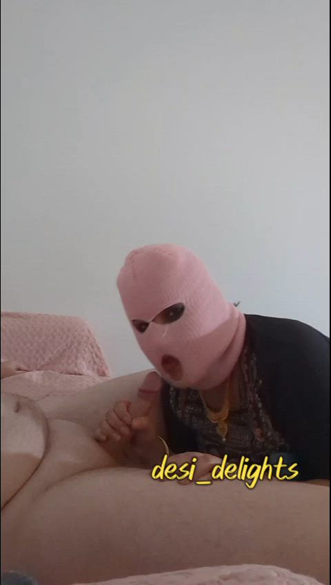 Indian Bhabhi gives a BJ - free porn video