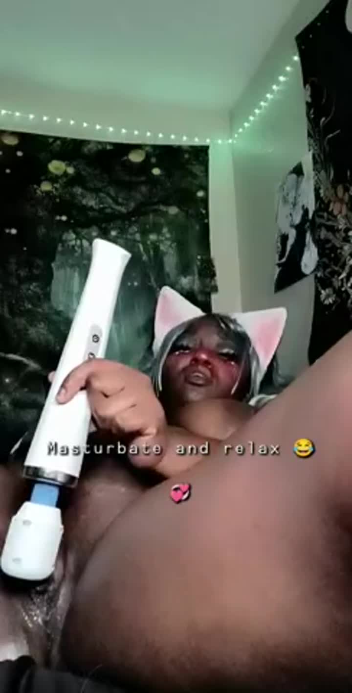 making myself cum with my hitachi - free porn video