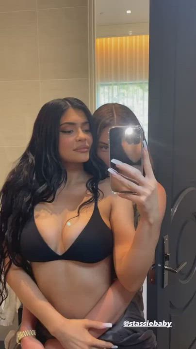 KYLIE JENNER...INTRESTING VIDEO..LINK BELOW💦🥵🥵🙏 - free porn video