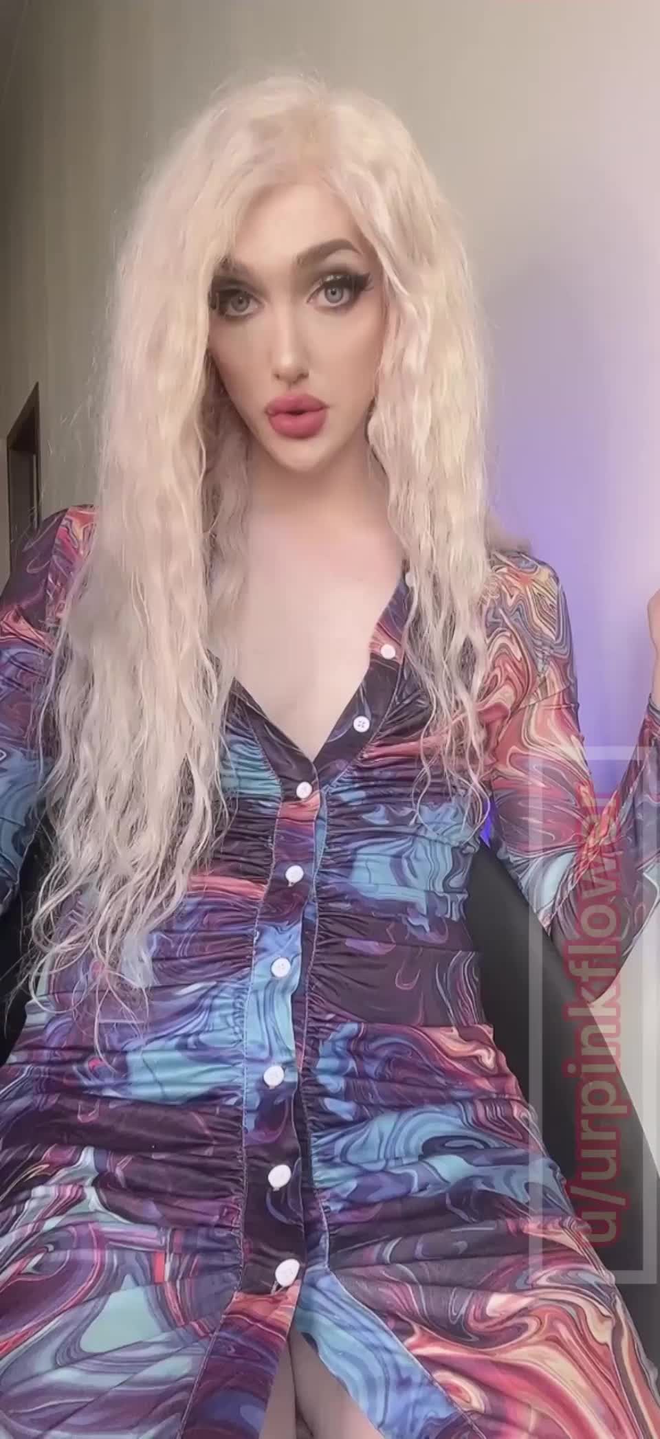 Ooops! I forgot to put on my panties on our date - free porn video