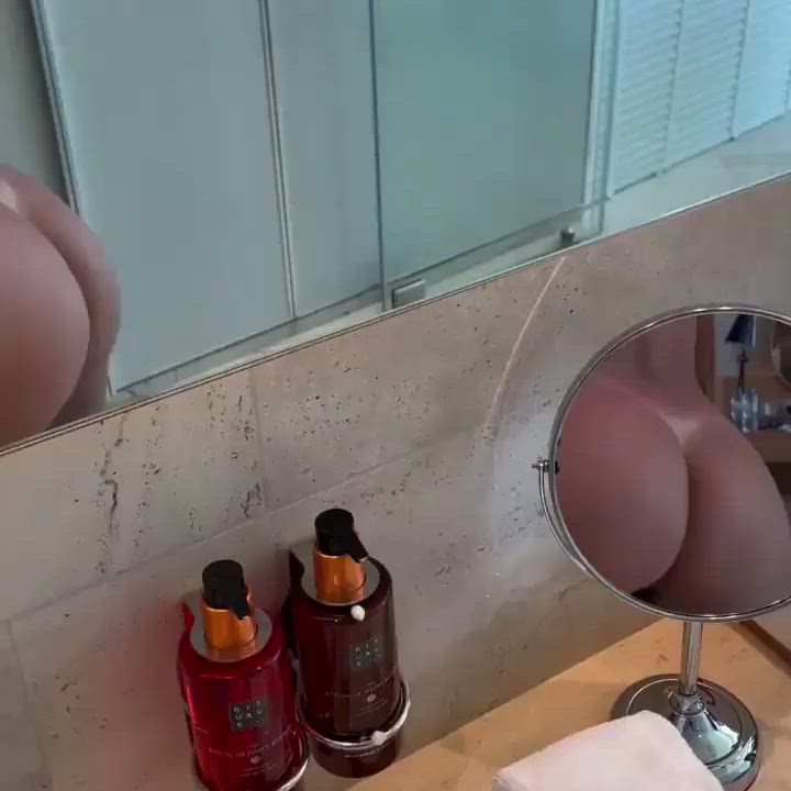 Small Mirror - free porn video