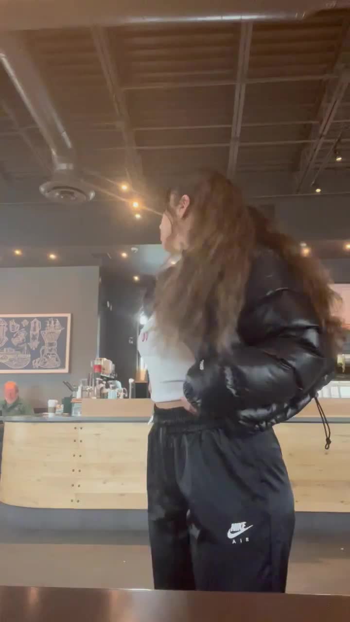 Sneaky flash at Starbucks - free porn video