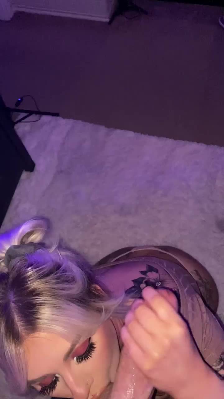 Sucking a thick cock - free porn video