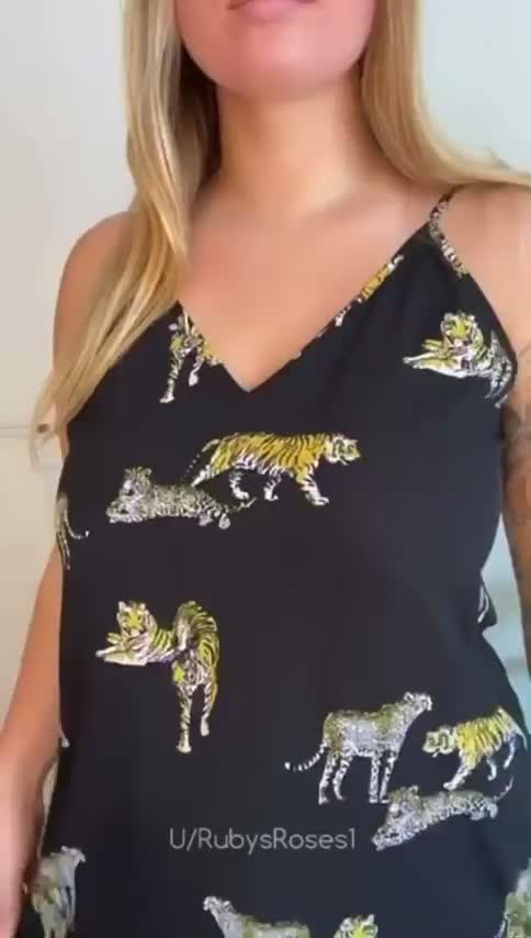 Lions, tigers and boobs 😅 - free porn video