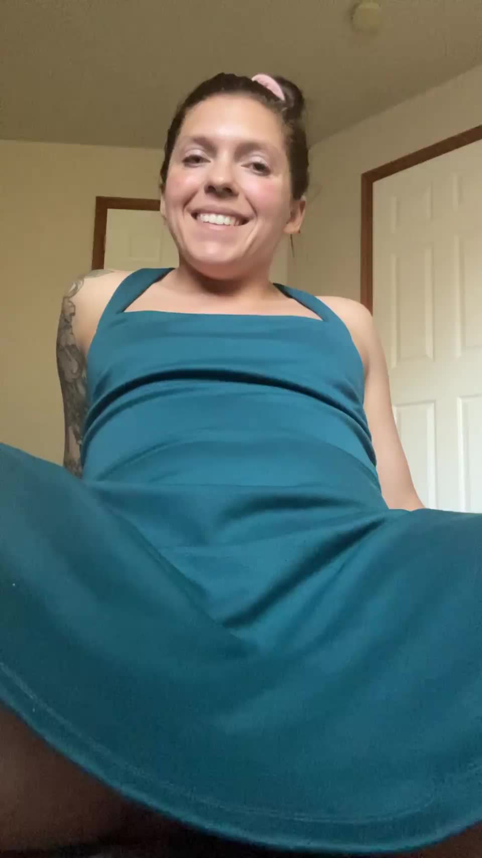 What is the first thing you think when you see my pussy? - free porn video