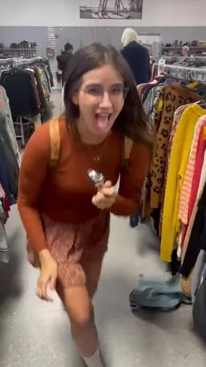 I’m just a normal girl who wears a plug everyday [GIF] - free porn video