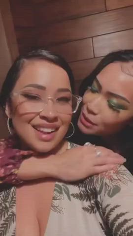 2 Asian babes kissing each other - free porn video