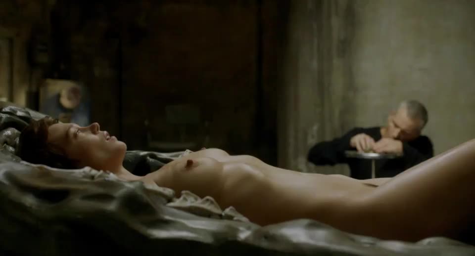 Léa Seydoux in new film 'Crimes of the Future' - free porn video