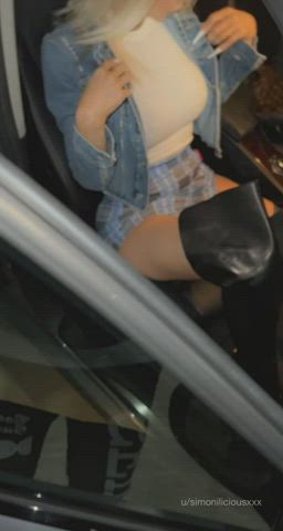Car entertainment with mommy - free porn video