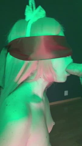Giving blowjob is my favorite time of the day - free porn video