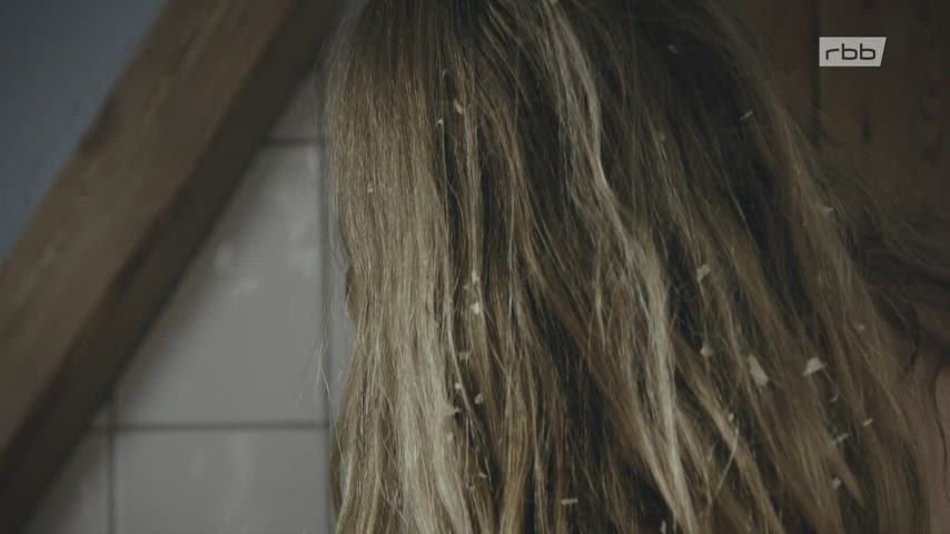 Lilith Stangenberg - Idioten der Familie (2018) - free porn video