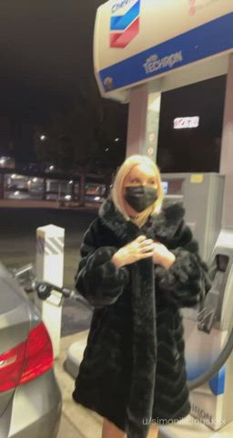 Blondie at the gas station - free porn video
