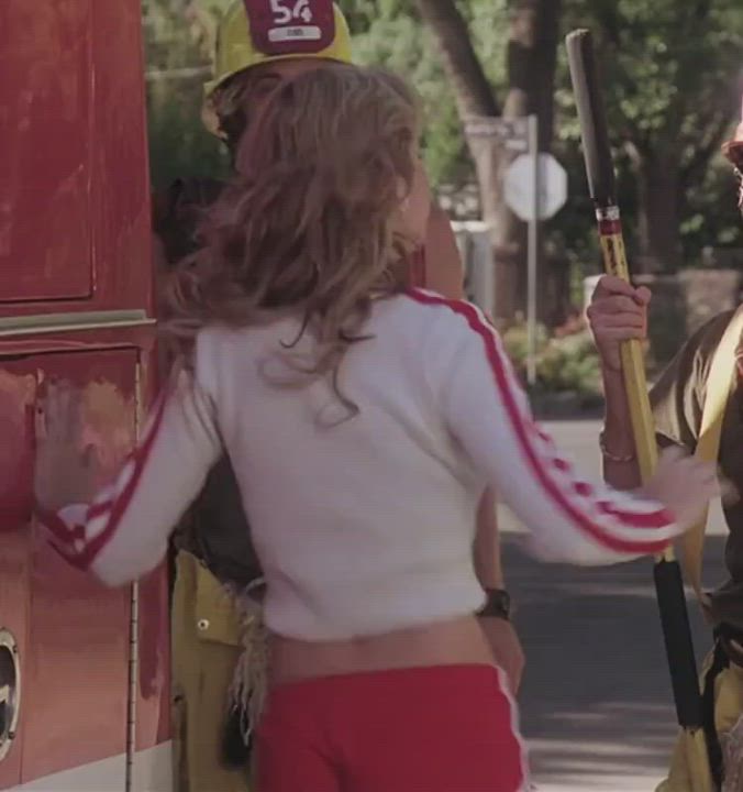 Brie Larson's tight body and ass - free porn video