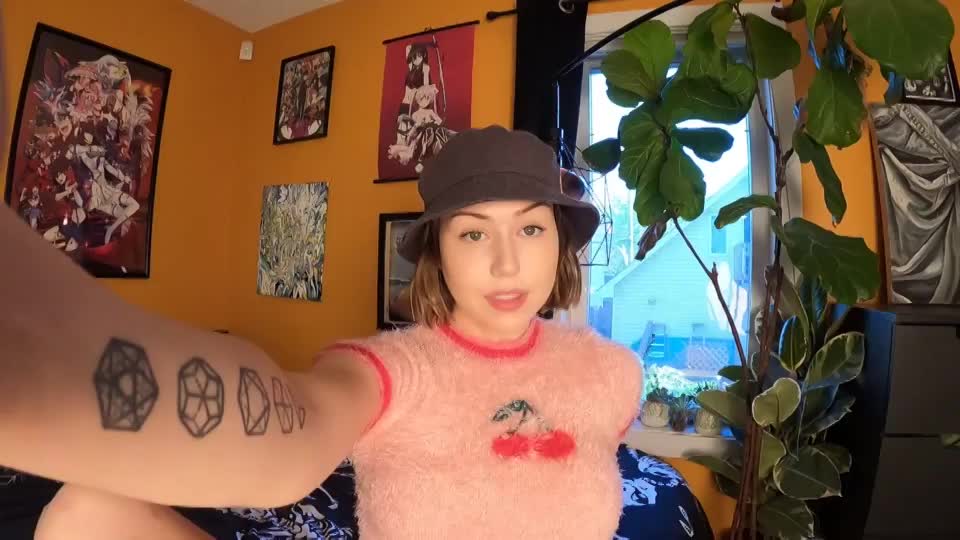 I hear that rubbing pussy juice all over your face is good for your skin - free porn video