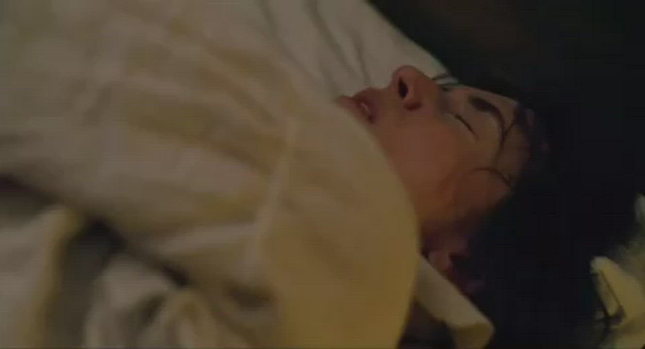 I hope Saoirse Ronan returned the favor and helped Kate Winslet celebrate her birthday - free porn video