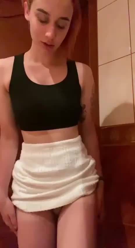 My ass looking hot in skirt?😈 - free porn video